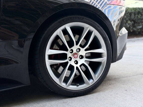 2016 Jaguar F-TYPE R