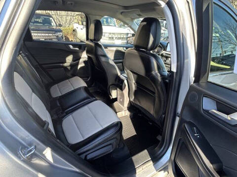 2022 Ford Escape Hybrid Titanium