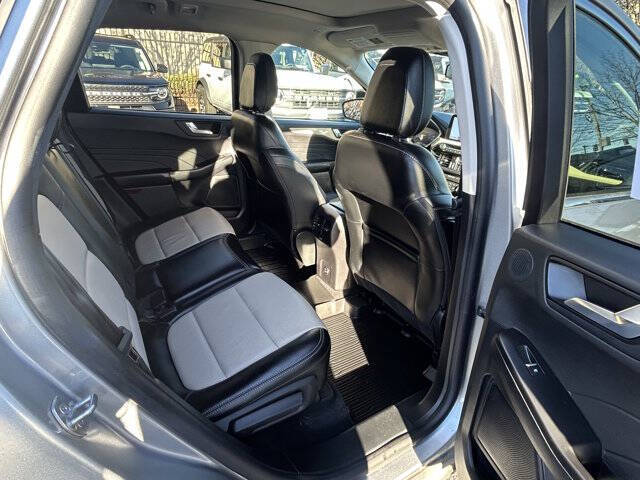 2022 Ford Escape Hybrid Titanium