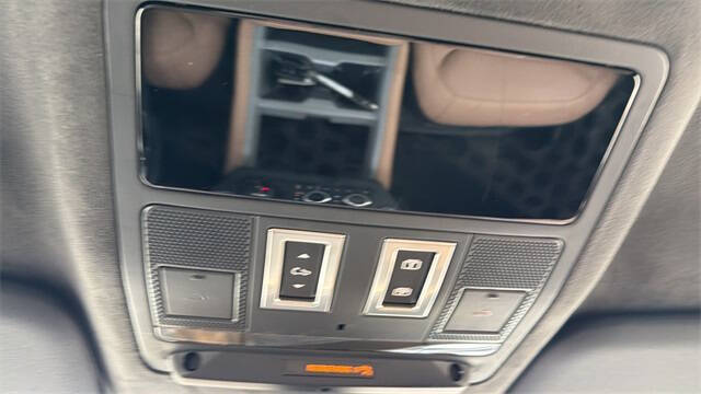 2025 Land Rover Defender 110 P400 X