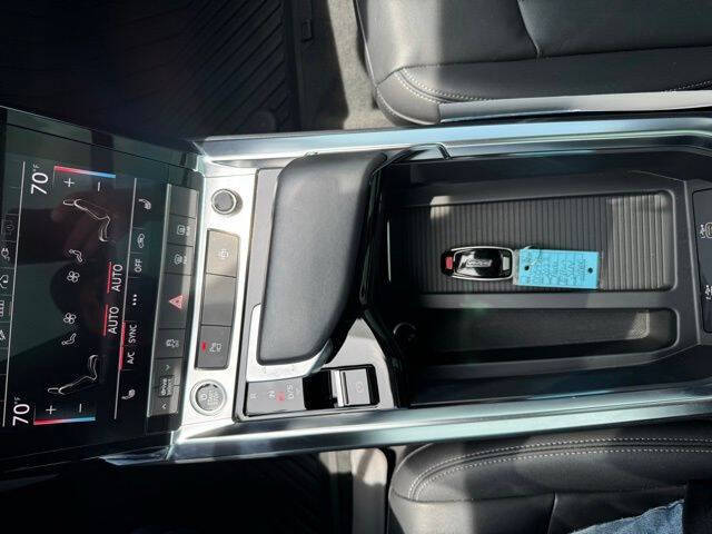 2022 Audi e-tron quattro Premium