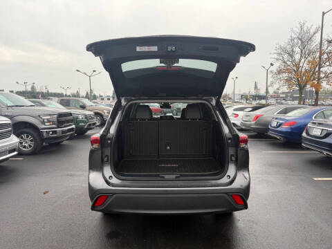 2022 Toyota Highlander Hybrid XLE