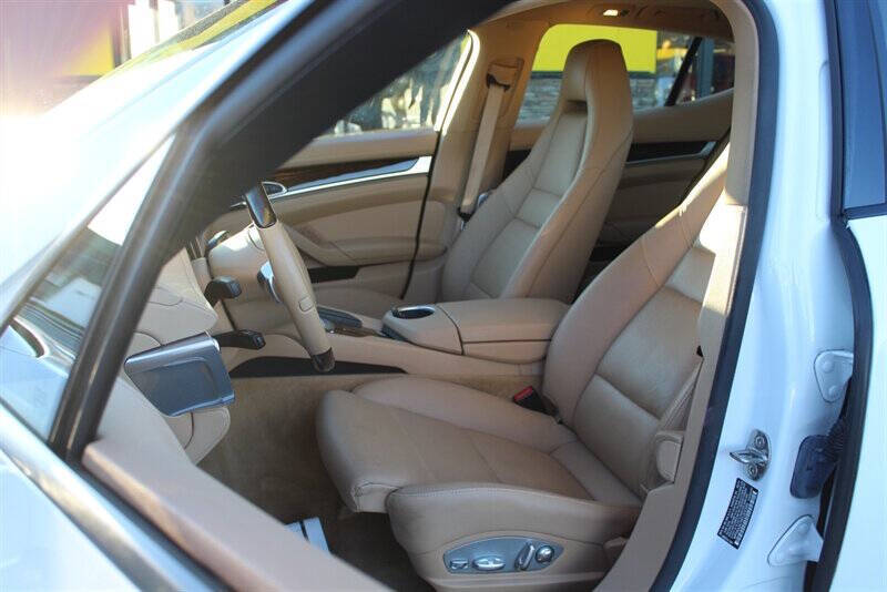 2015 Porsche Panamera 4