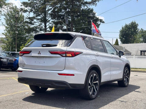 2022 Mitsubishi Outlander ES