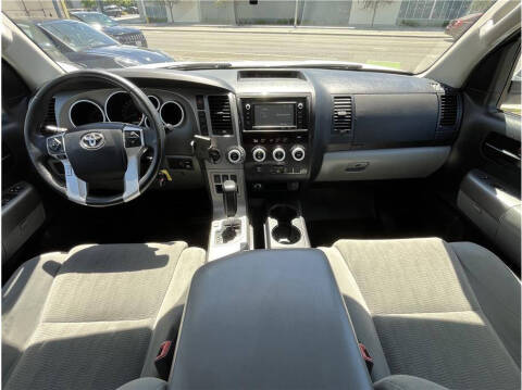 2016 Toyota Sequoia SR5