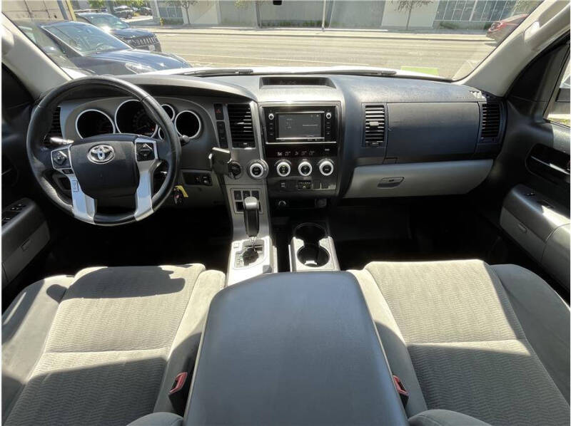 2016 Toyota Sequoia SR5