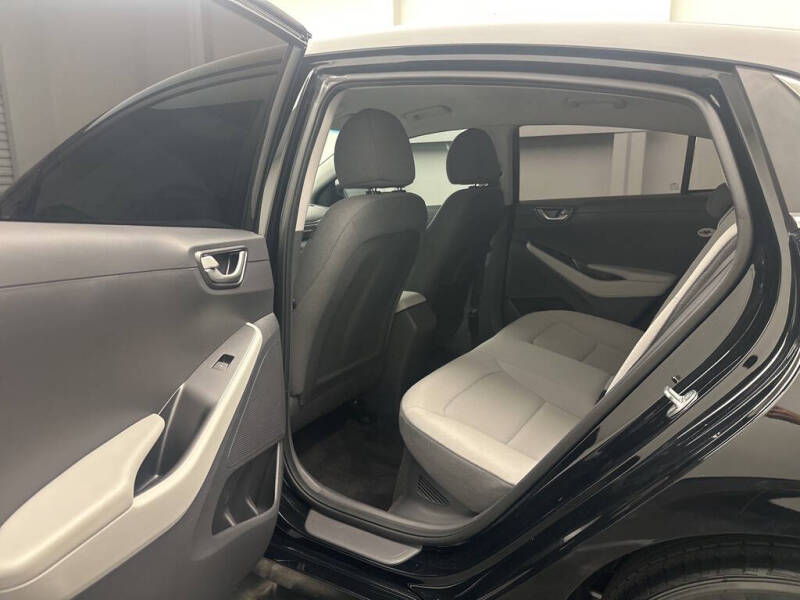 2022 Hyundai Ioniq Hybrid SE