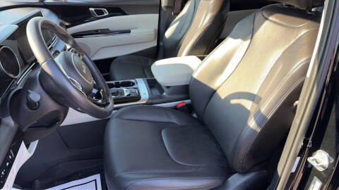 2024 Kia Carnival EX