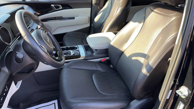 2024 Kia Carnival EX