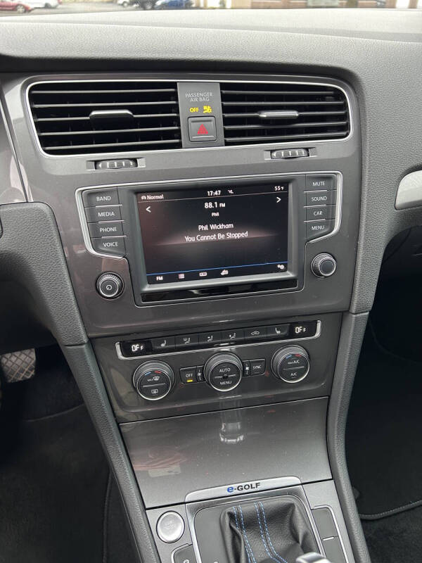 2016 Volkswagen e-Golf SE
