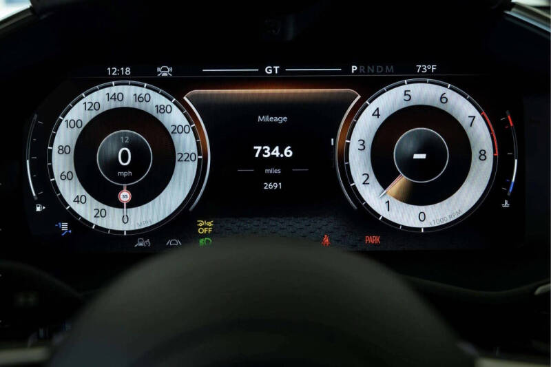 2025 Aston Martin DBX 707