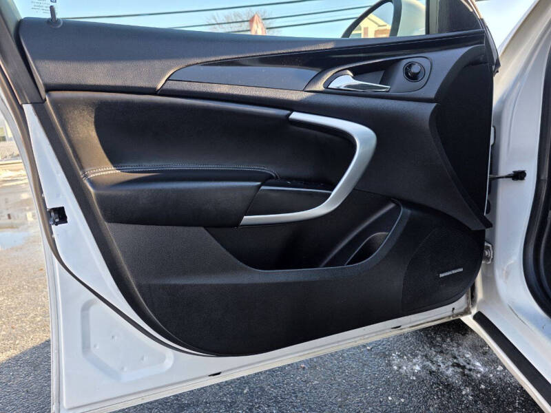 2013 Buick Regal Premium 2