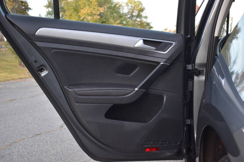 2017 Volkswagen Golf TSI SE