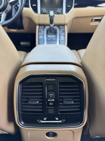 2017 Porsche Macan