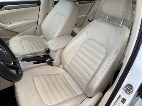 2018 Volkswagen Passat 2.0T SEL Premium