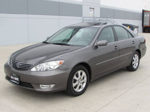 2005 Toyota Camry for sale at R & I Auto in Lake Bluff IL