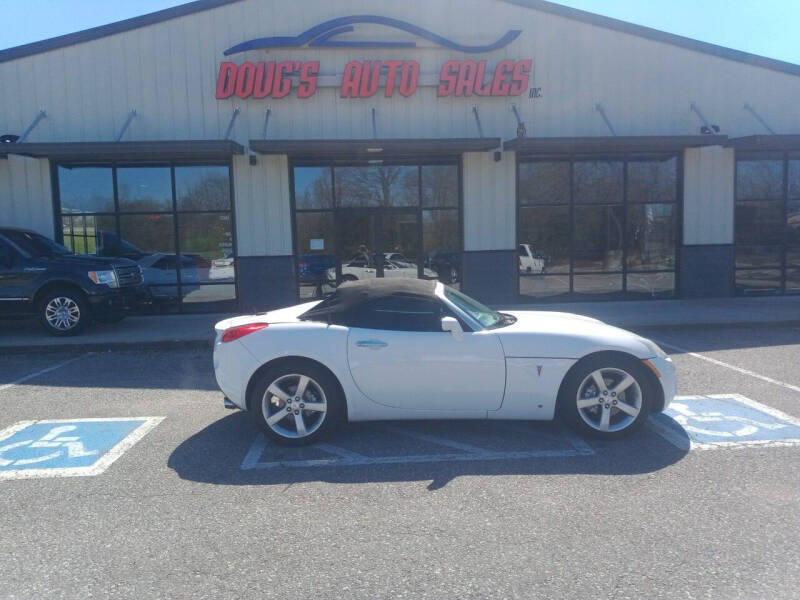 2008 Pontiac Solstice for sale at DOUG'S AUTO SALES INC in Pleasant View TN