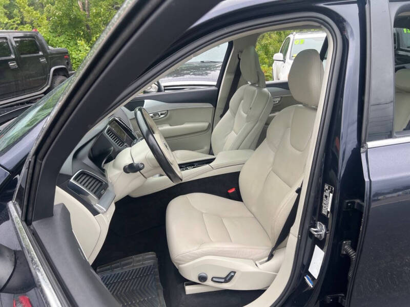 2016 Volvo XC90 T5 Momentum