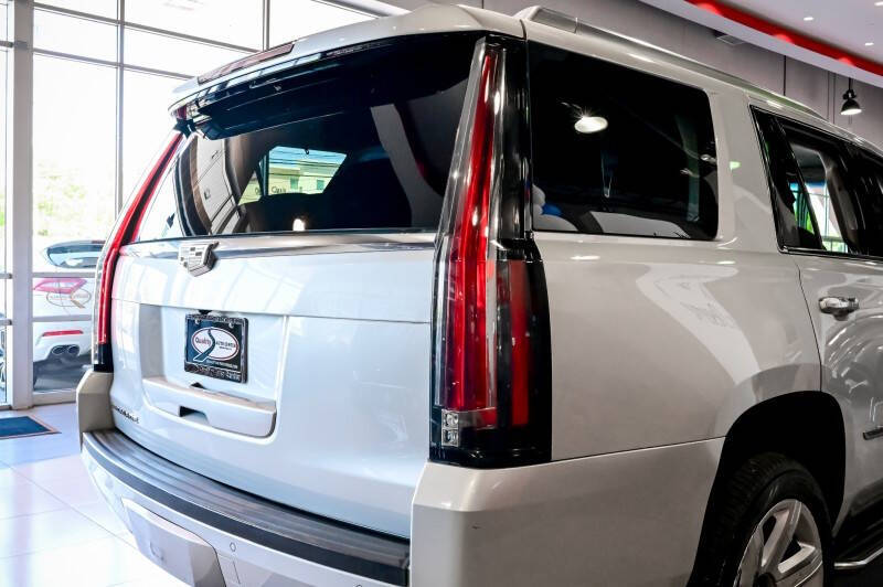 2016 Cadillac Escalade Luxury Collection