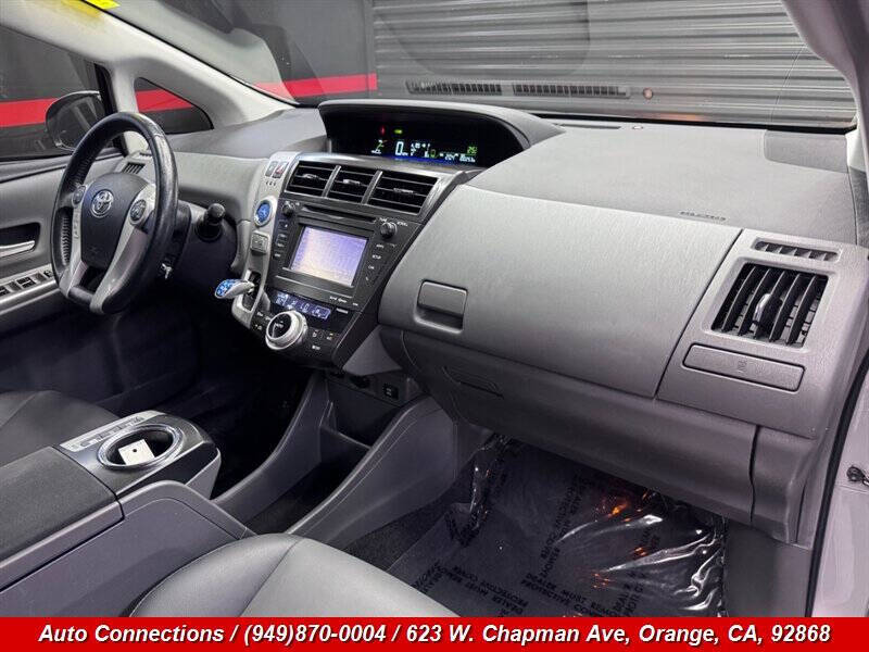 2014 Toyota Prius v Five