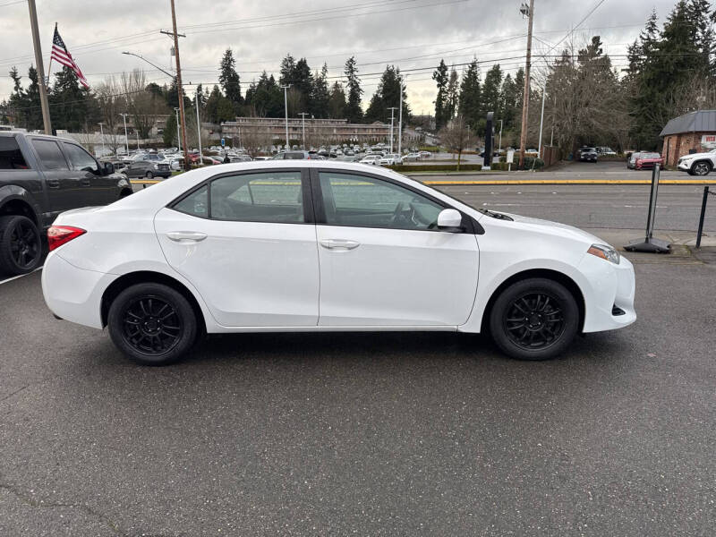 2018 Toyota Corolla LE photo 6