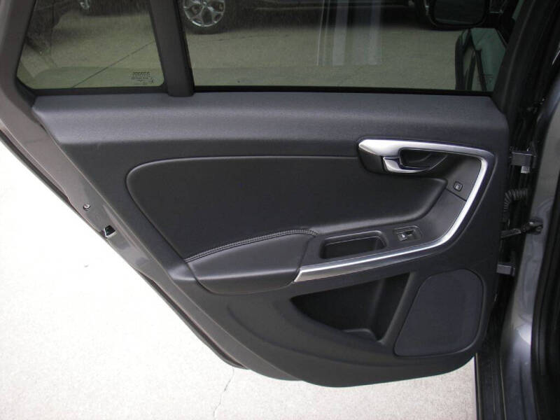 2018 Volvo V60 Cross Country T5 Premier