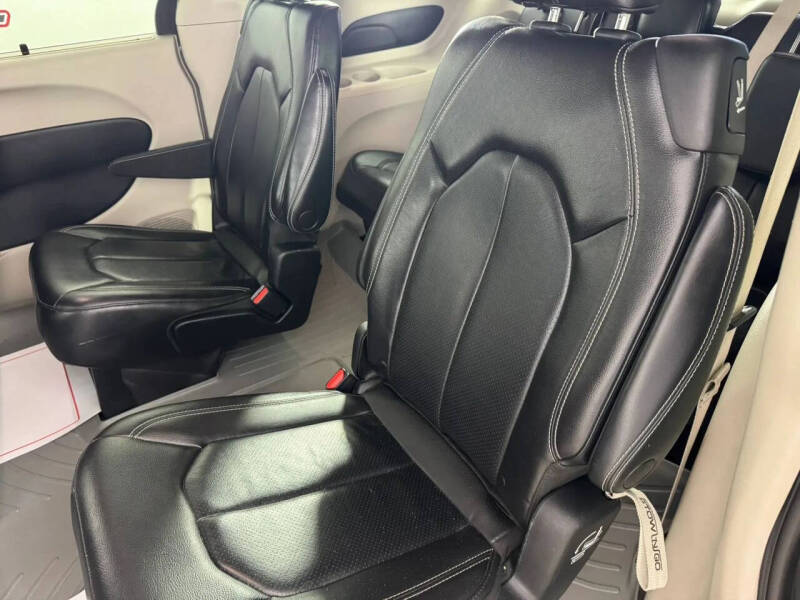 2022 Chrysler Pacifica Touring L