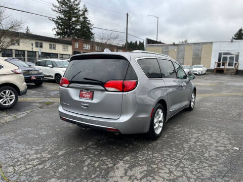 2017 Chrysler Pacifica Touring-L Plus