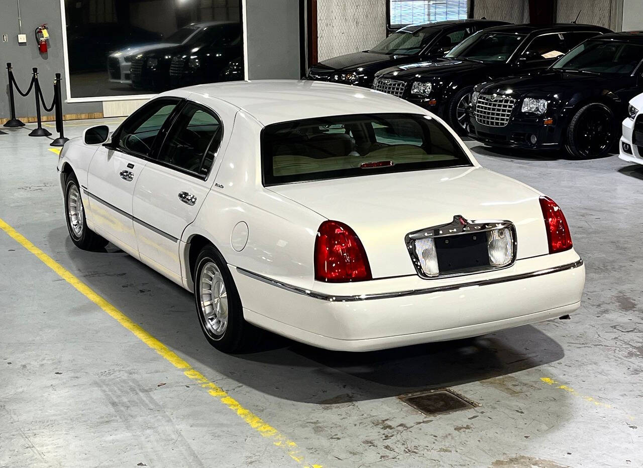 2002 Lincoln Town Car for sale at Carnival Car Company in Victoria, TX