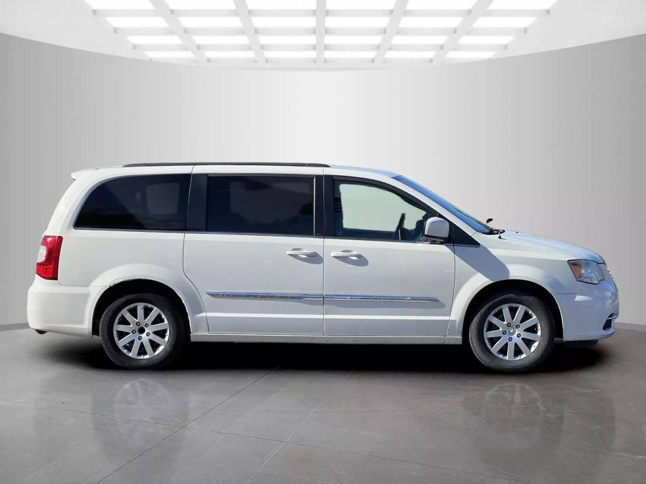 2013 Chrysler Town and Country for sale at Used Cars Toledo in Oregon, OH