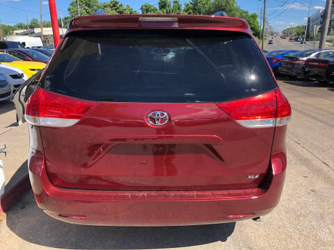 2012 Toyota Sienna XLE 8-Passenger