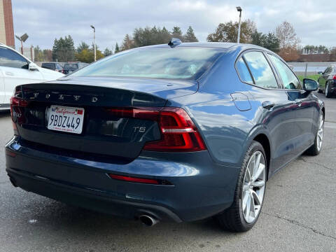 2021 Volvo S60 T5 Momentum