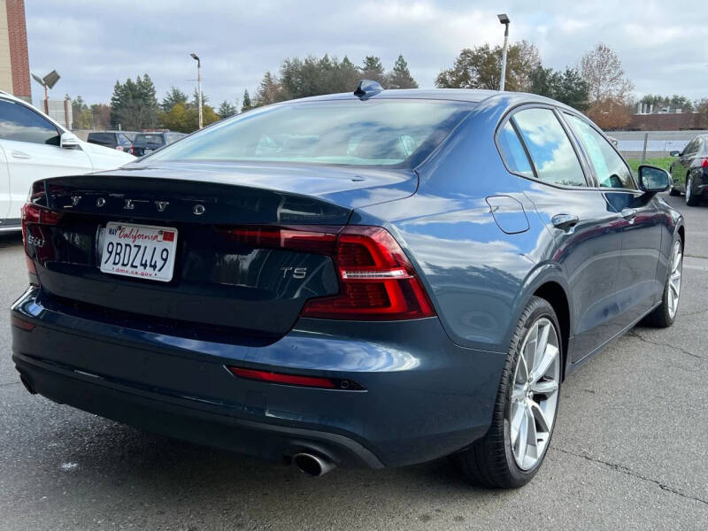 2021 Volvo S60 T5 Momentum