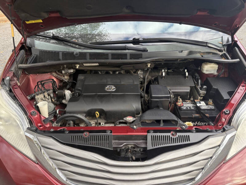 2014 Toyota Sienna XLE 7-Passenger Auto Access Seat