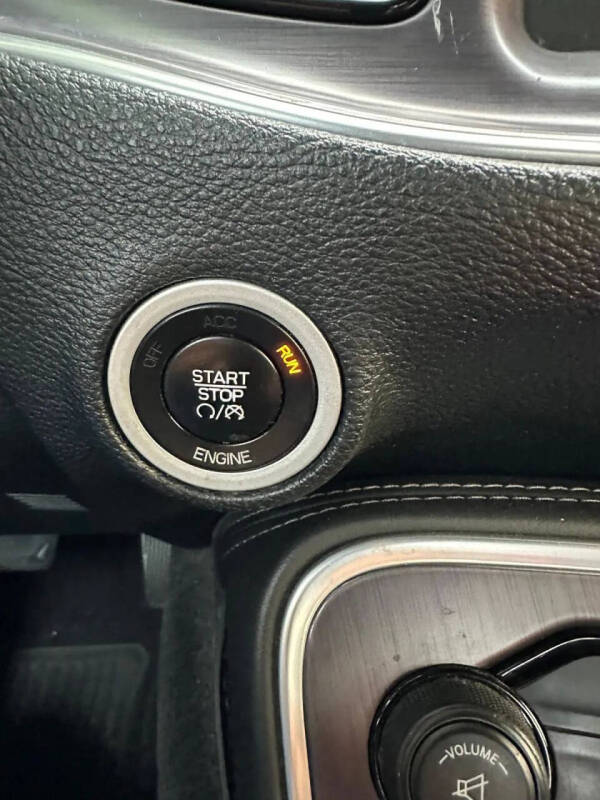 2015 Dodge Challenger SXT