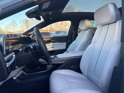 2024 Cadillac LYRIQ Luxury 1