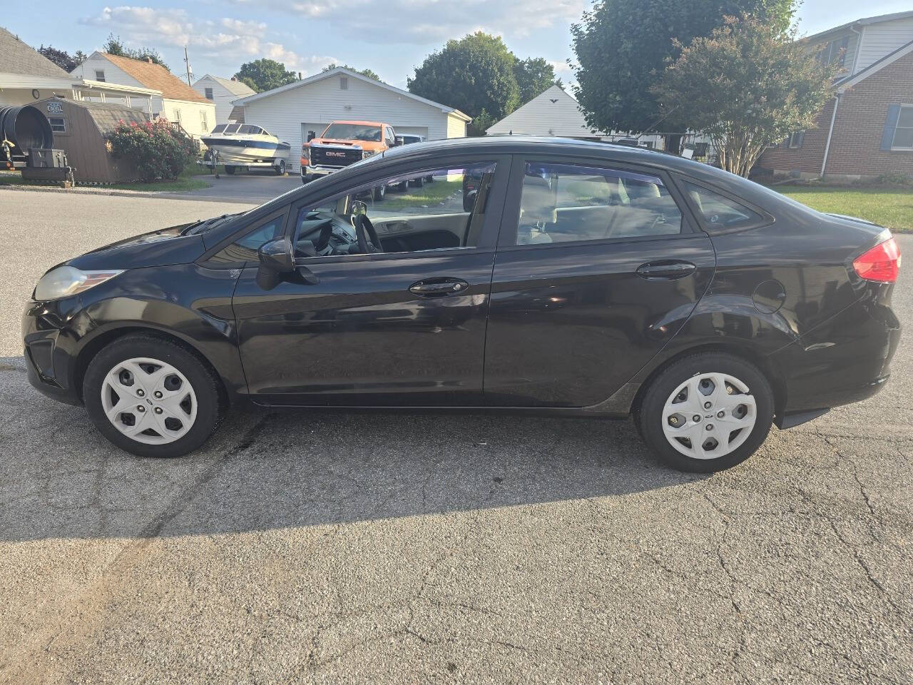 2011 Ford Fiesta for sale at QUEENSGATE AUTO SALES in York, PA