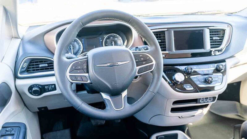 2023 Chrysler Voyager LX