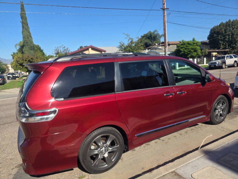 2013 Toyota Sienna SE 8-Passenger