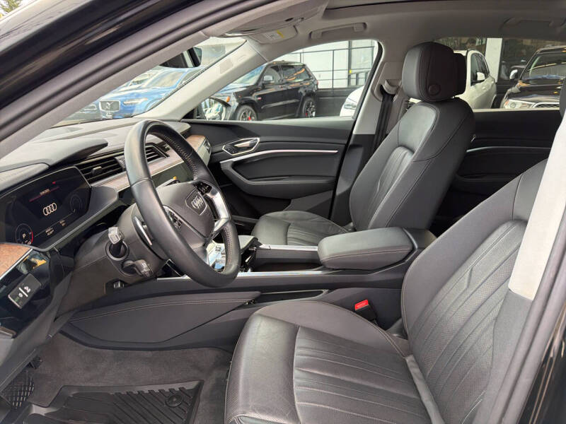 2019 Audi e-tron quattro Premium Plus