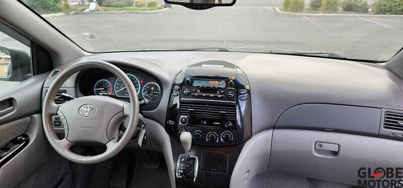 2004 Toyota Sienna LE 7 Passenger