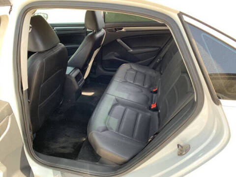 2017 Volkswagen Passat 1.8T R-Line