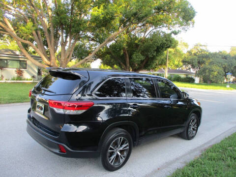 2017 Toyota Highlander LE