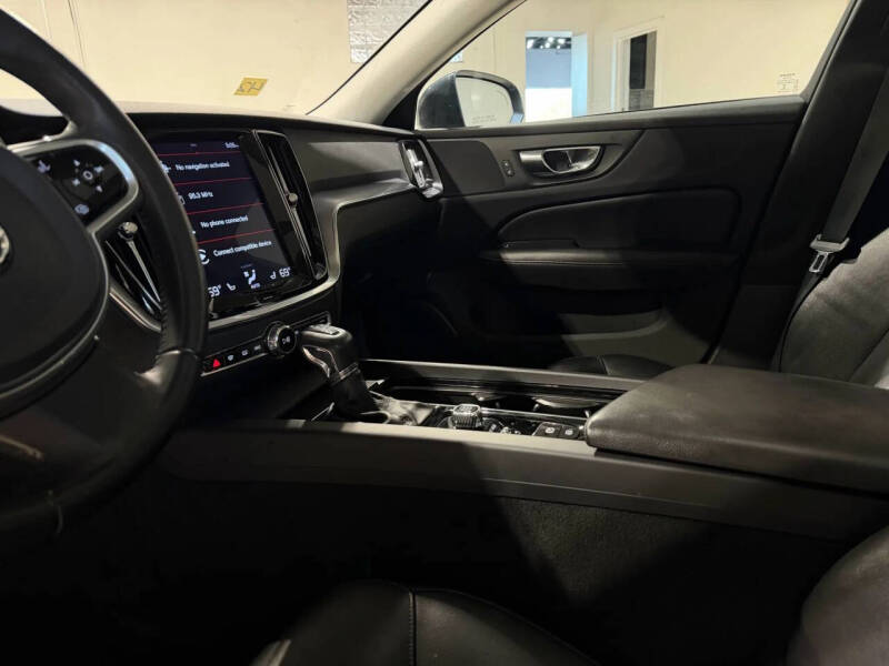 2020 Volvo S60 T6 Momentum