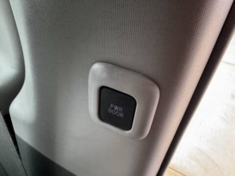 2016 Toyota Sienna LE 8-Passenger