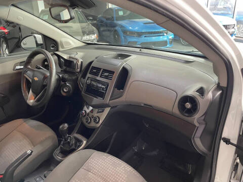 2013 Chevrolet Sonic LS Manual