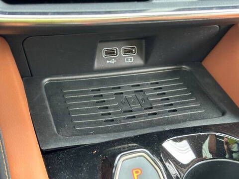 2025 VinFast VF8 Plus