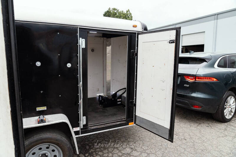 2017 Interstate 1AXLE