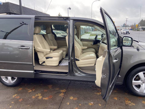 2010 Volkswagen Routan SE