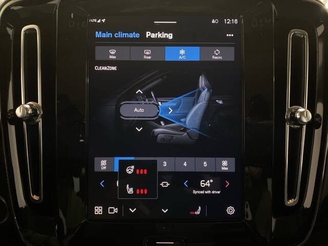 2025 Volvo XC40 B5 Plus Bright Theme